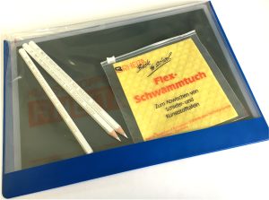 RHEITA Kunststofftafelset (RHEITAFLEX) 6 teilig, Kunststofftafel liniert/blanco, 3 Spezialgriffel, Schwammtuch, Tafelschoner